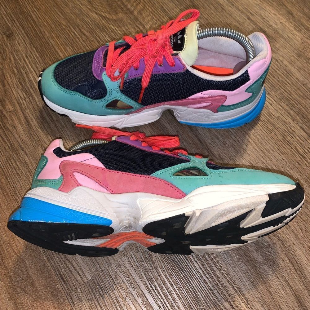 adidas multi colored woman’s athletic shoes excellent pre owned condition 7.5.